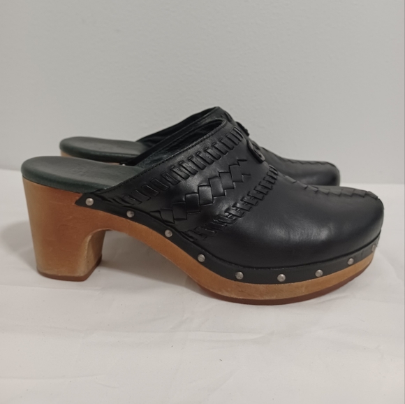 Ugg Australia Vivica 1952 black leather studded mule clog shoes  women's sz 8 - Picture 8 of 8